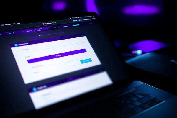 A confident dealer surrounded by casino chips inviting players to access their 77HI account, reflecting quick and easy login options.